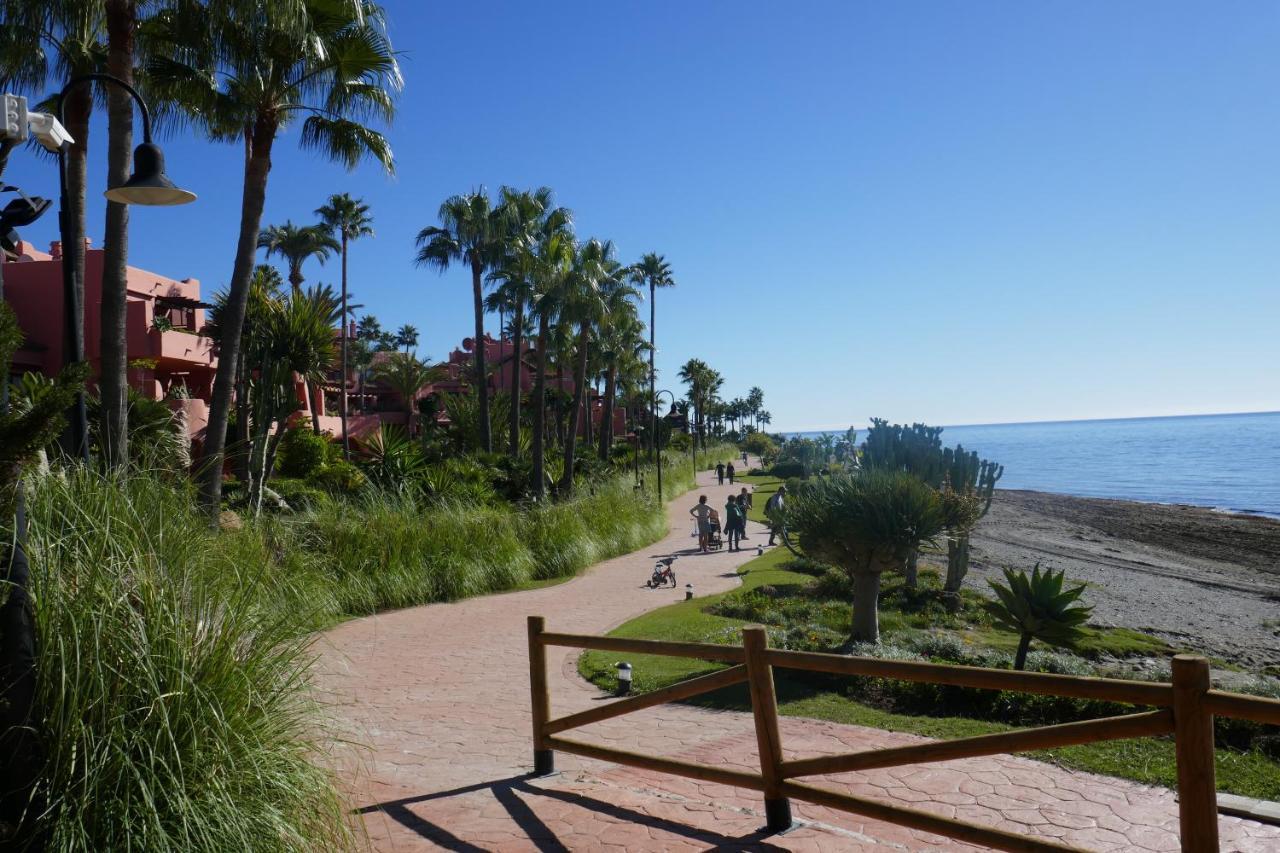 Salinas. Apartment For 4. Terrace/Parking/Pools/Gym/4Mins Beach Estepona Exterior foto