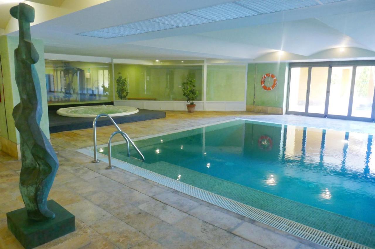 Salinas. Apartment For 4. Terrace/Parking/Pools/Gym/4Mins Beach Estepona Exterior foto