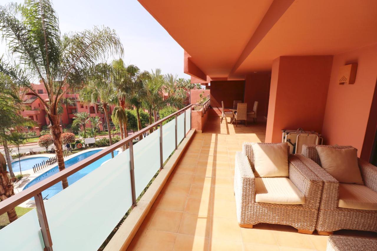 Salinas. Apartment For 4. Terrace/Parking/Pools/Gym/4Mins Beach Estepona Exterior foto