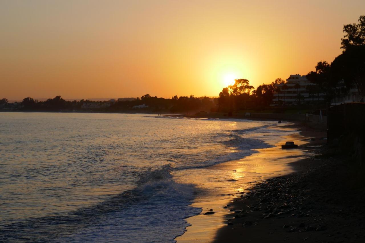 Salinas. Apartment For 4. Terrace/Parking/Pools/Gym/4Mins Beach Estepona Exterior foto