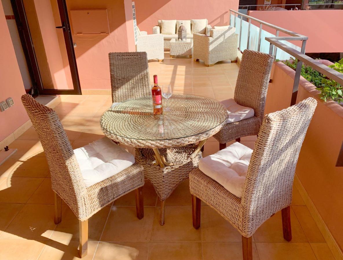 Salinas. Apartment For 4. Terrace/Parking/Pools/Gym/4Mins Beach Estepona Exterior foto