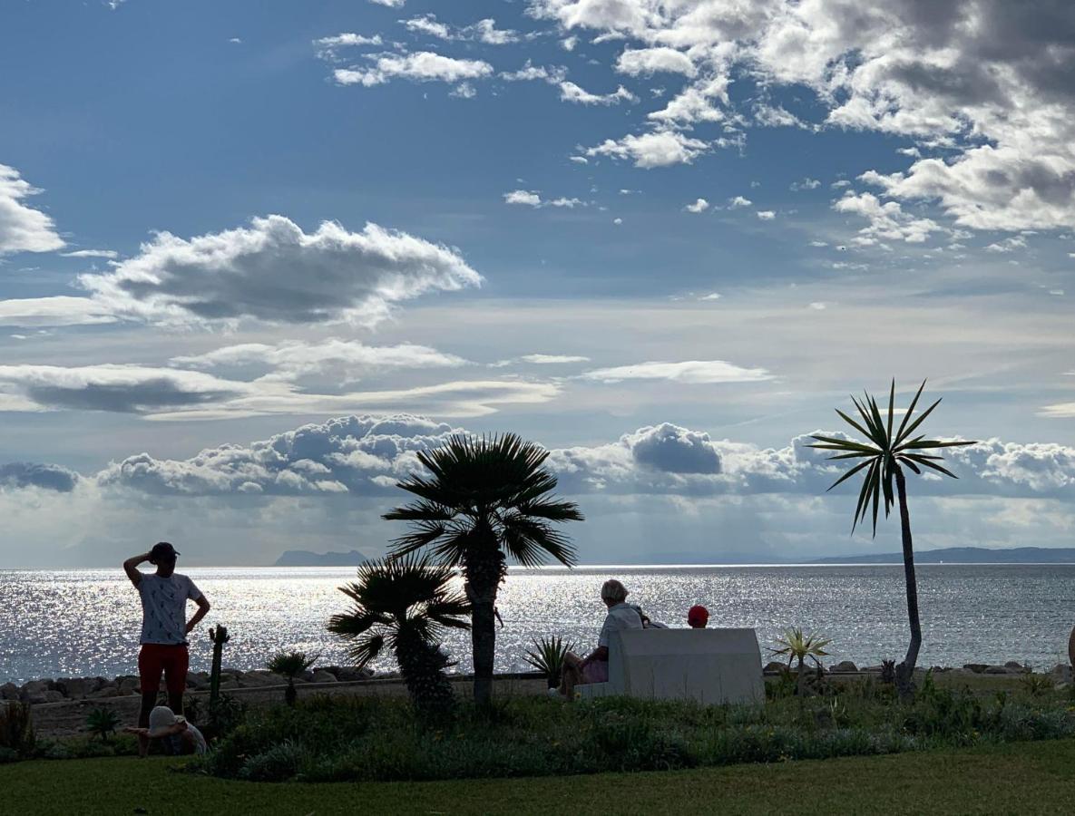 Salinas. Apartment For 4. Terrace/Parking/Pools/Gym/4Mins Beach Estepona Exterior foto