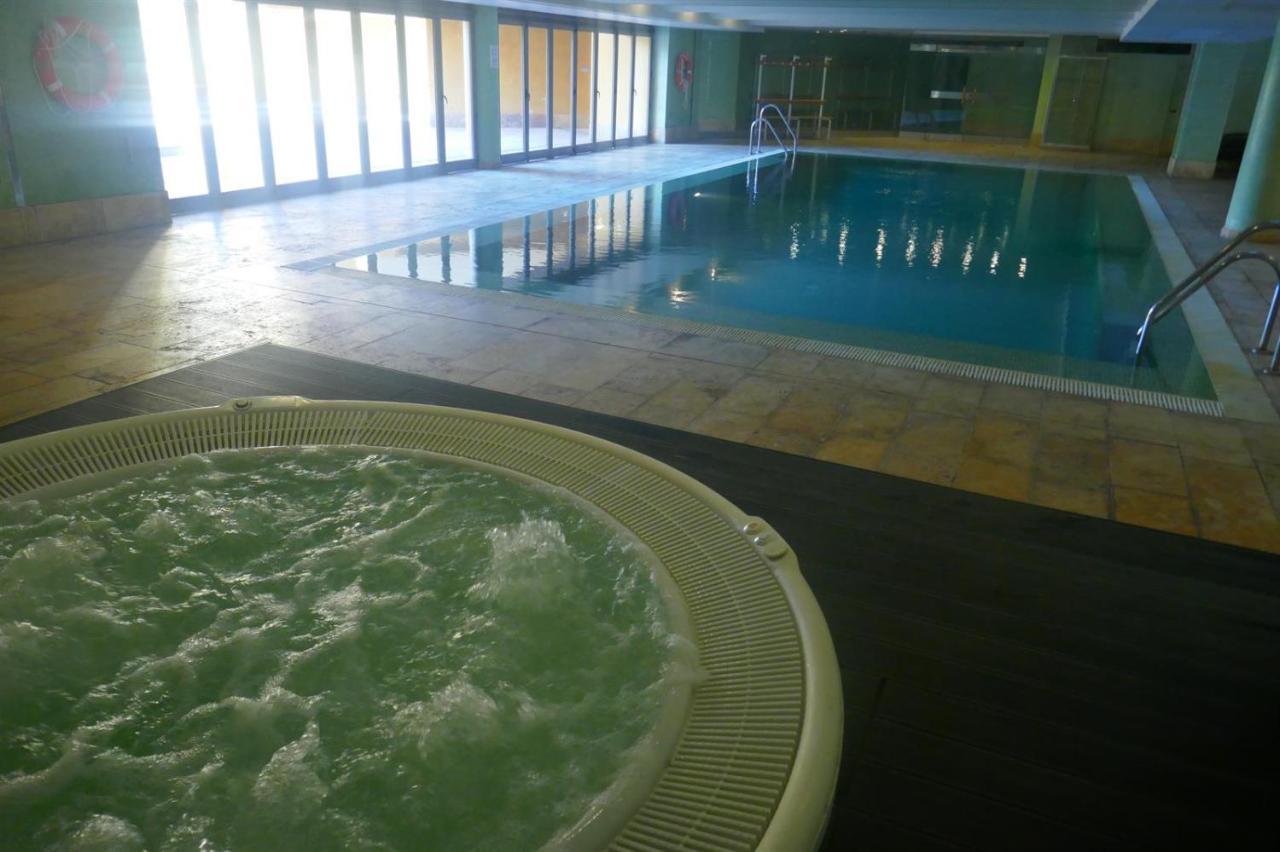 Salinas. Apartment For 4. Terrace/Parking/Pools/Gym/4Mins Beach Estepona Exterior foto